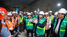 PM inspects Hanoi Metro Line 3, calls for 100-year urban rail vision