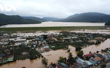 VOV5呼吁各界援助中部和西原地区洪灾民众