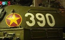 サイゴン傀儡政権の大統領官邸に突入した戦車「390号」