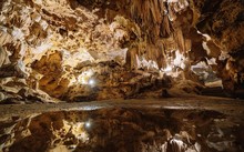 カットバー群島の洞窟の探検