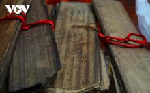 Bewahrung der altertümlichen Sutras auf Palmen-Blättern