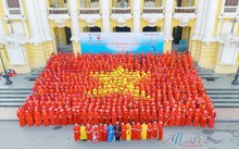 Lan toả hình ảnh áo dài Việt Nam trong những ngày thu lịch sử