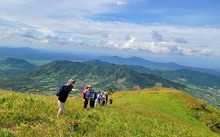 Thính giả muốn tìm hiểu về tour đêm Hòa Lò; làng gốm Bát Tràng; thảo nguyên Pal Sol ở Đắc Lắc