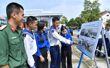 Naval Region 2 displays photos of Paracel, Spratly islands