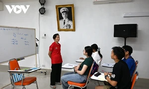 Kelas Bahasa Vietnam yang Istimewa di Thailand
