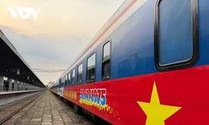 ແນະ​ນຳ​ກ່ຽວ​ກັບ​ຖ້ຽວ​ລົດ​ໄຟ​ ຖົງເຍິດ ເໜືອ - ໃຕ້ ຂອງ ຫວຽດ​ນາມ
