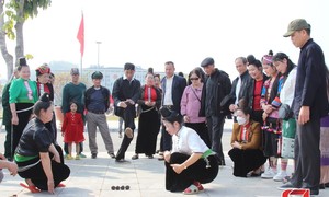 A stage rebuilt, Thai courtship songs come back to life