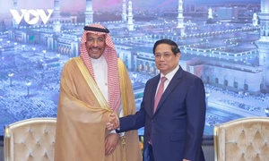 チン首相 サウジアラビアの産業・鉱物資源大臣と会見