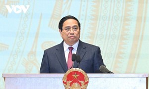 チン首相：「2桁成長には経済構造転換と新たな成長モデルが不可欠」