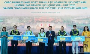 Vietnam Airlines welcomes 350 millionth passenger