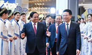 팜 민 찐 총리: “베트남, 아세안 디지털 협력의 주도적‧책임감 있는 일원으로서 역할 다할 것”