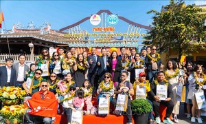 ຫວຽດນາມ ຕ້ອນຮັບຫຼາຍຄະນະແຂກທ່ອງທ່ຽວສາກົນໃນໂອກາດຕົ້ນປີໃໝ່