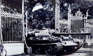 มหาชัยชนะฤดูใบไม้ผลิปี 1975 พื้นฐานสำหรับการนำประเทศย่างเข้าสู่ศักราชใหม่