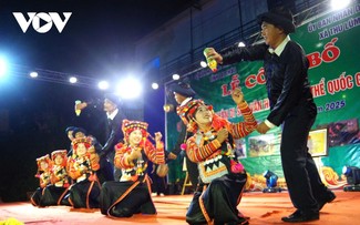 Tarian Xoe Ha Nhi - Lagu Epik Xa Nha Ca: Identitas Etnis Ha Nhi di Hulu Sungai Da