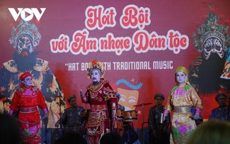 Nyanyian Lagu Rakyat Boi Kota Ho Chi Minh Melaksanakan Misi Penyebaran Budaya