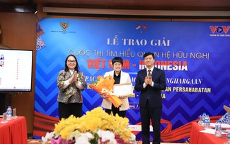 Upacara Penyampaian Penghargaan Lomba Mencari Tahu tentang Hubungan Persahabatan Vietnam-Indonesia