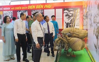 Exposición del presidente Ho Chi Minh con la campaña de Dien Bien Phu