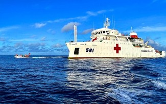 Hospital flotante: un puente entre la tierra firme y las islas remotas en Vietnam