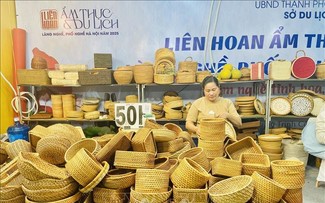 Más de 30.000 visitantes en Festival de Gastronomía y Turismo de aldeas y barrios de artesanía tradicional de Hanói