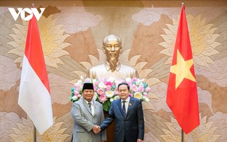 Presidente de la Asamblea Nacional de Vietnam recibe al Presidente electo de Indonesia