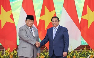 Premier de Vietnam recibe a presidente electo indonesio