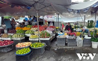 Mercado rural de Giong en delta del río Mekong