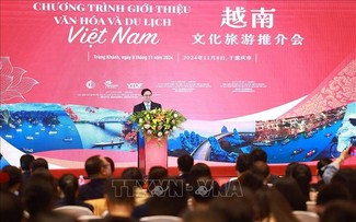 Premier Pham Minh Chinh asiste a programa de presentación de cultura y turismo vietnamita en Chongqing