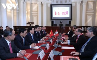 Presidente de Vietnam dialoga con titular del Poder Judicial del Perú