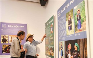 Exposición fotográfica enaltece valores de grupos étnicos vietnamitas