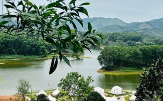 Lago Ghenh Che, una perla verde en la ciudad de Song Cong