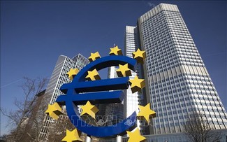 El BCE mantiene los tipos de interés y mejora las previsiones de crecimiento de la eurozona