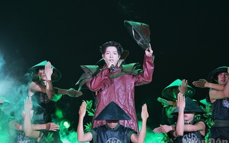 Cantantes que iluminan Vietnam en escenarios internacionales en 2025