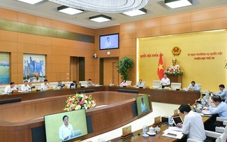 越南国会常委会第三十七次会议开幕