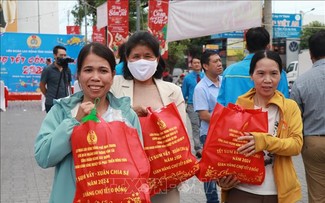 Têt: La Confédération Générale du Travail du Vietnam offre 100 milliards de dôngs aux travailleurs