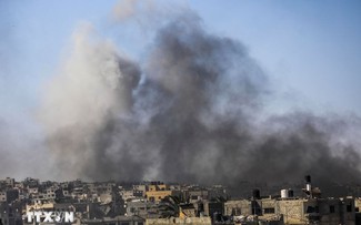 Israël étend ses frappes au Liban et en Syrie