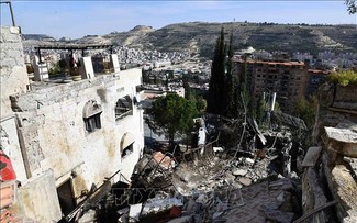 Israël bombarde les forces syriennes