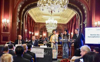 Tô Lâm remet le Prix des Entreprises francophones exemplaires à Paris