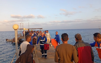 28 survivors found after tourist boat sinks off its Red Sea coast, 17 missing