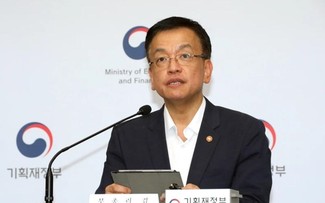 South Korea's new acting president announces top priorities 