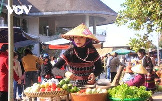 Der Grenzmarkt zwischen Vietnam und Laos