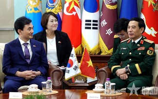 General Phan Van Giang trifft den südkoreanischen Verteidigungsminister