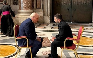Maison Blanche: les présidents Trump et Zelensky ont eu un échange "très efficace" au Vatican