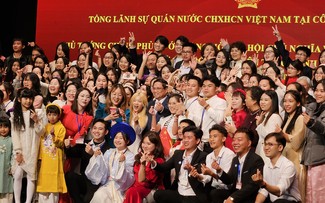 PM Pham Minh Chinh Temui Komunitas Orang Vietnam dan Hadiri Festival Budaya-Pariwisata  Vietnam di  Provinsi Yunnan