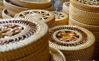 Desa Kerajinan Menganyam Bambu dan Rotan Phu Vinh Beradaptasi untuk Berkembang
