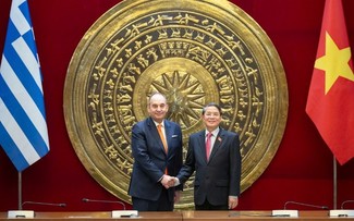 Perkuat Lebih Lanjut Kerja Sama antara MN Vietnam dengan Parlemen Yunani