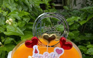 A healthier kind of celebration - Keto birthday cake by Thu Van