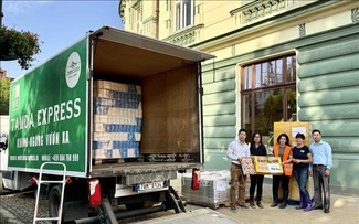 Vietnamesen unterstützen Menschen in Flutgebieten in Tschechien