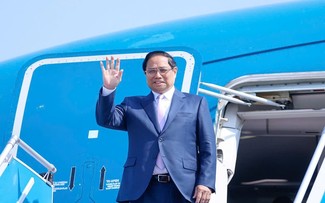 Premierminister Pham Minh Chinh reist nach Laos zur Teilnahme am 44. und 45. ASEAN-Gipfel