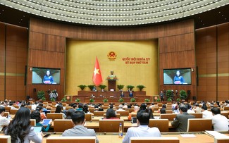 Das Parlament diskutiert den Lehrergesetzesentwurf 