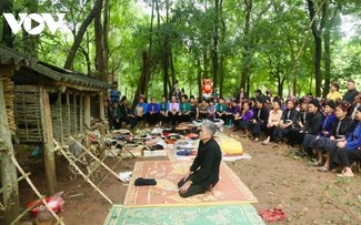 Besuch im gemeinschaftsbasierten Tourismusdorf in Yen Chau